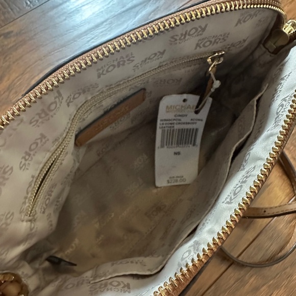Michael Kors Large Cindy Dome Crossbody Bag - Picture 6 of 9